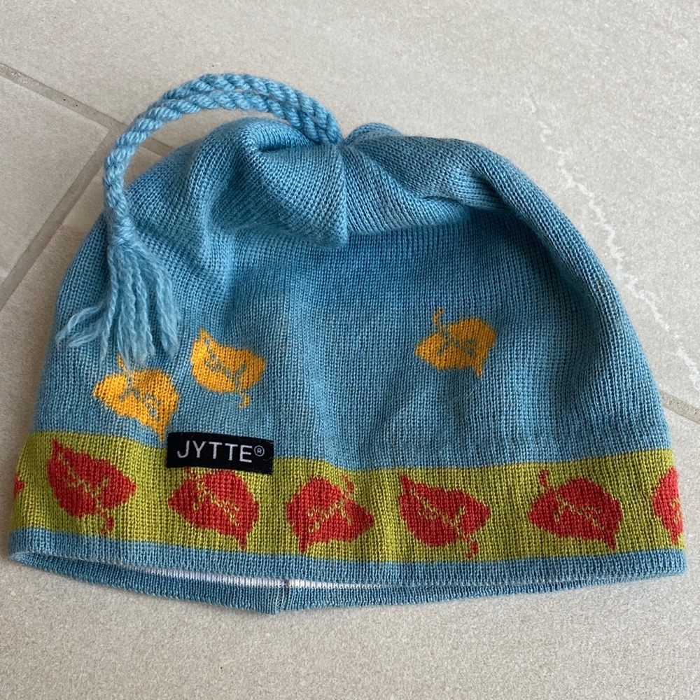 Jytte knit wool leaf print beanie